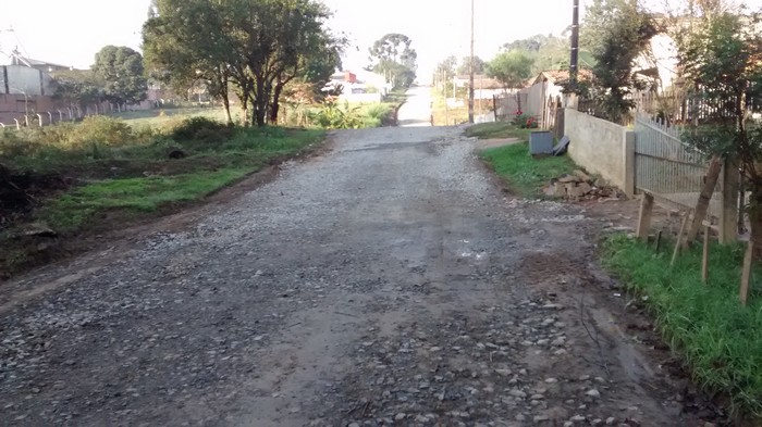 Rua Ben. Henrique Max recebe patrolamento e empedramento (2)