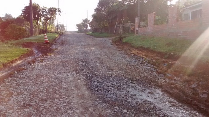 Rua Ben. Henrique Max recebe patrolamento e empedramento (4)