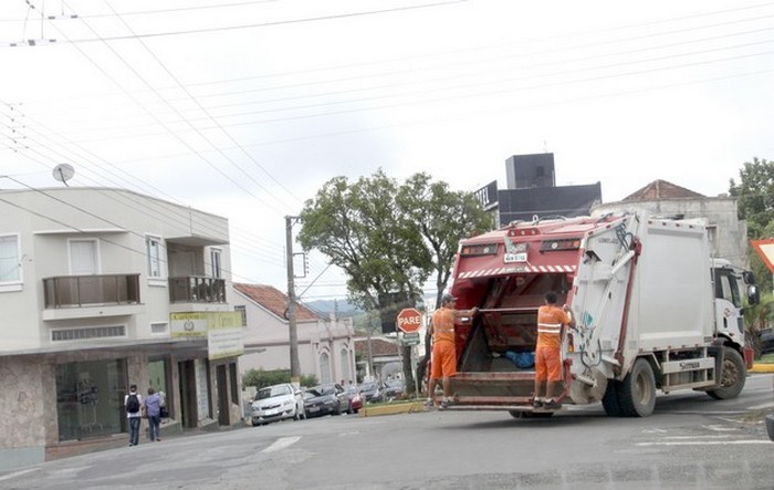 Vereadores buscam informações sobre a coleta de lixo em Mafra