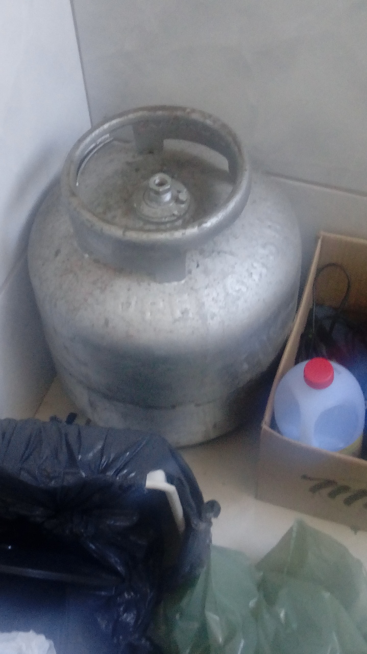 Um Botijao De Gas De Cozinha Contem 13kg