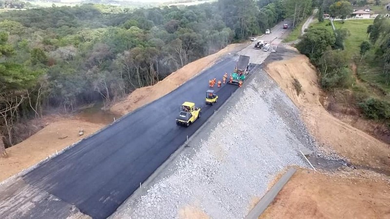 Saída de pista na BR-280 deixa parte do interior de Mafra sem energia